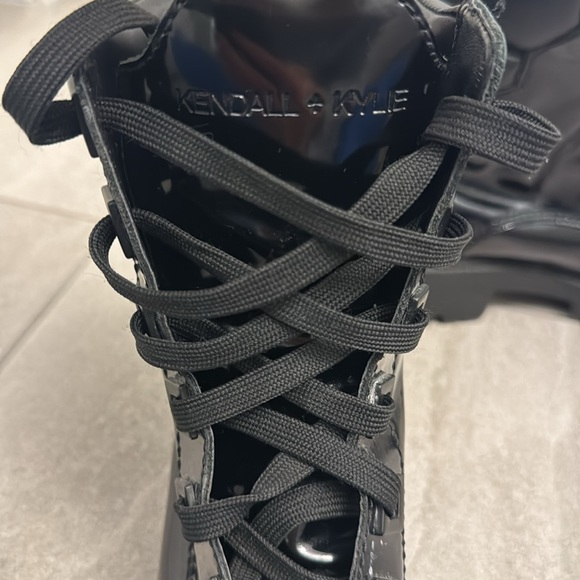 KENDALL + KYLEE PATENT MOTO BOOT - Picture 5 of 8